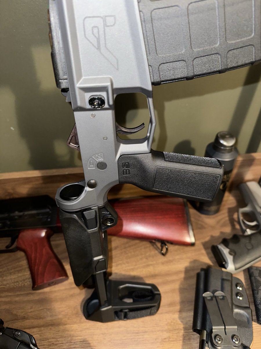 Tacticaljavi999's tweet photo. This is such an awesome brace it was definitely worth the money💪🔥🔥🔥 #HBPDW #SbTactical https://t.co/llt7NscdKz