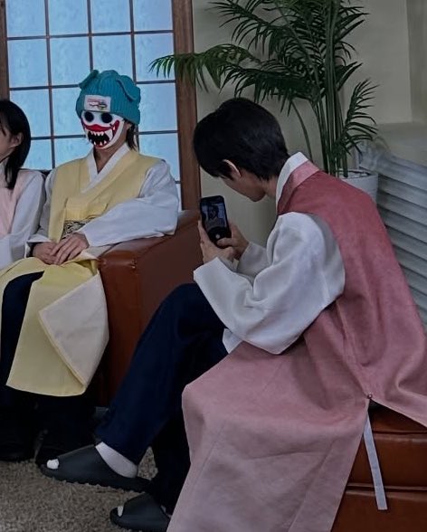 영존이 하기와 찍고 있는 거 봐ㅜㅜ