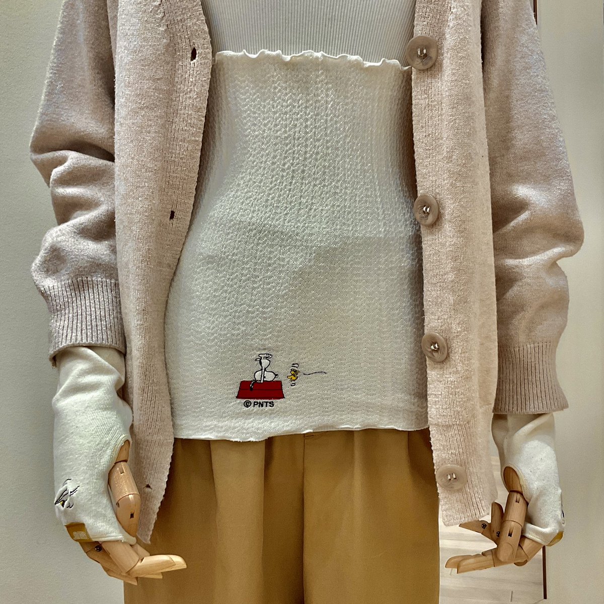 plus2do_'s tweet image. こんにちは♪プラスニド丸の内スタッフ伊原です❣️寒さとポカポカを行ったり来たりの毎日ですね😅この時期私のお気に入りアイテムは、着け心地しっとり、じんわりあたたかい、きぬのはらまき✨👍刺繍も豊富にご用意しています😉ステキな午後を〜🎀
#PEANUTS #温活