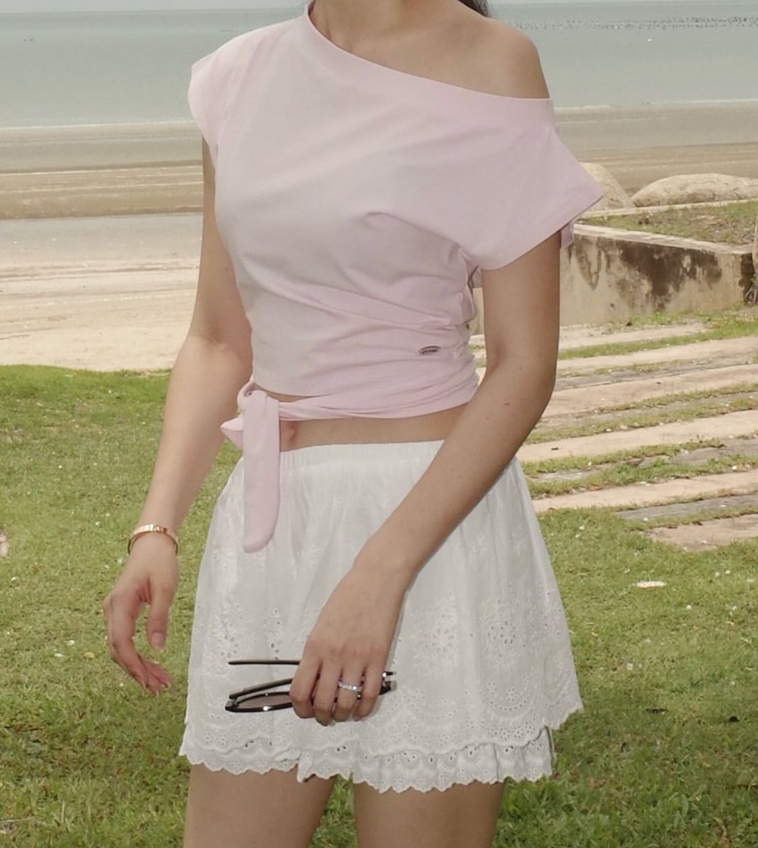 08mayerr's tweet photo. ส่งต่อ used once ของจริงสีชมพูน่ารักค่ะ 🎀

#querabrand cara offshoulder top
เสื้อปาดไหล่ Pink 💗 size ML
400 รวมส่ง (from 890)

#ส่งต่อเสื้อผ้า #ส่งต่อเสื้อผ้ามือสอง #stylistshop #cintageshop #choosedress https://t.co/n1cQXsU8Zv