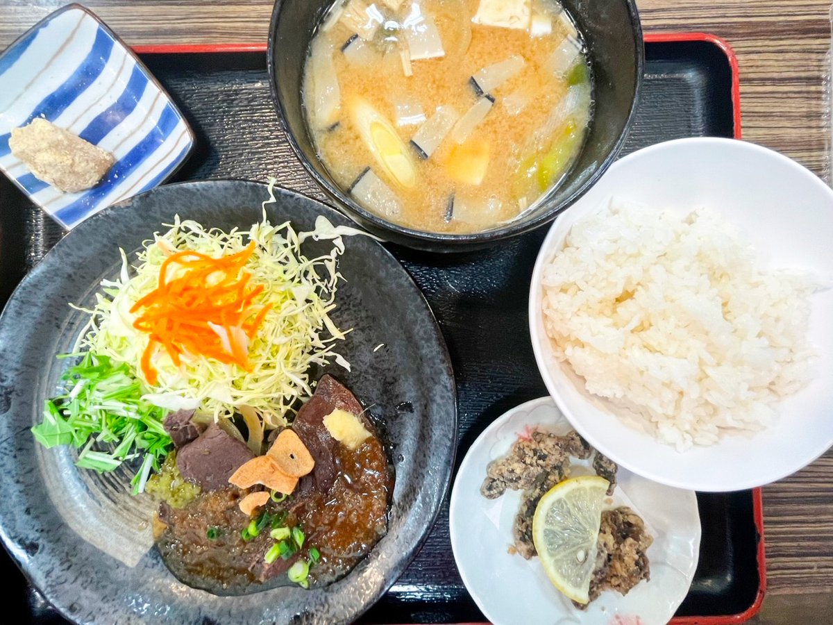kujiratown's tweet photo. ＼ 2/20まで開催中！／農林水産省「消費者の部屋」にて絶賛開催中のクジラの展示販売イベントに潜入してきました🐳
初公開の捕鯨母船「関鯨丸」の模型は細かいところまで再現されているのでじっくり観察✨
展示でクジラの歴史や栄養を学んだ後は、物販や食堂で鯨料理も楽しめます🍴
詳しくはくじらタウンをチェック→https://t.co/2jTIYQ8lP8