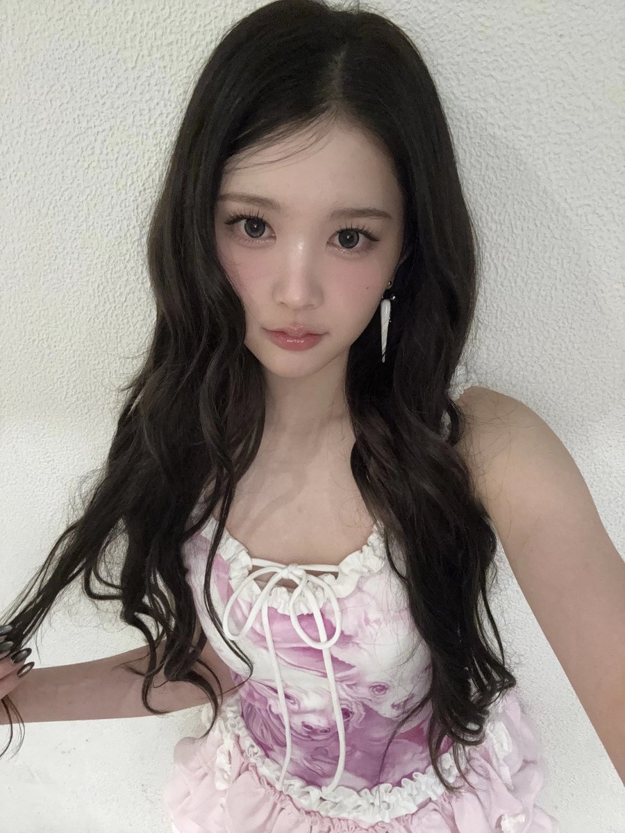 Hanteo Music Awards Rookie of the Year — thank you so much. 🩵
This first milestone shines because of your love and support. I’ll keep growing and shining even brighter for you — 하츄 🩵🩵