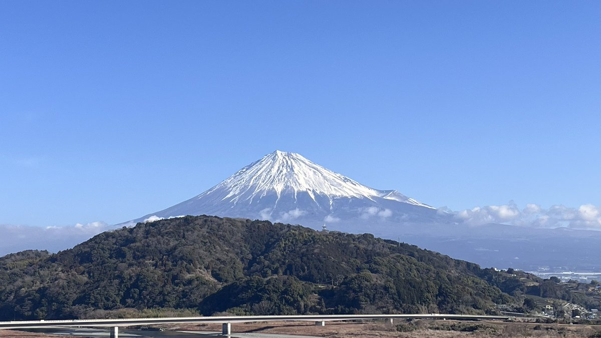 aehide1's tweet photo. 急遽、遠出🚗³₃
日頃の疲れ
癒された🍀

#河津桜🌸
#富士山 https://t.co/SPiyeKWrel