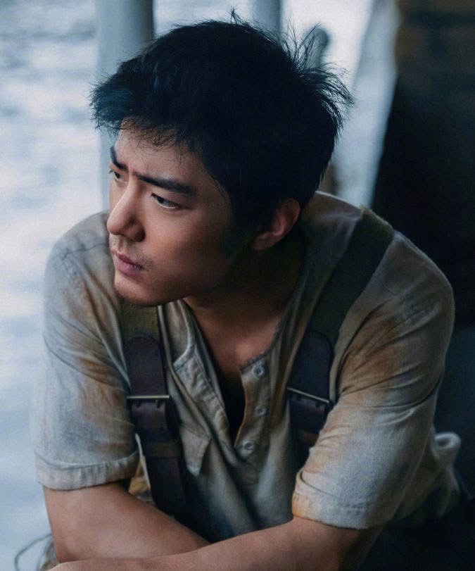 ในฐานะนักแสดงนำของ ”Gezhi Town - เมืองนักสู้“ สิ่งที่เมกะสตาร์แดนมังกร “เซียวจ้าน” บอกว่าชอบมากที่สุดในเรื่องก็คือคอนเซ็ปต์ของเรื่องที่ว่าด้วยกลุ่มชาวบ้านที่มีจิตใจแน่วแน่ในการลุกขึ้นสู้ต่อสู้กับผู้รุกราน

#XiaoZhan #肖战 #เซียวจ้าน
#GezhiTownTH
#GezhiTown  #เมืองนักสู้