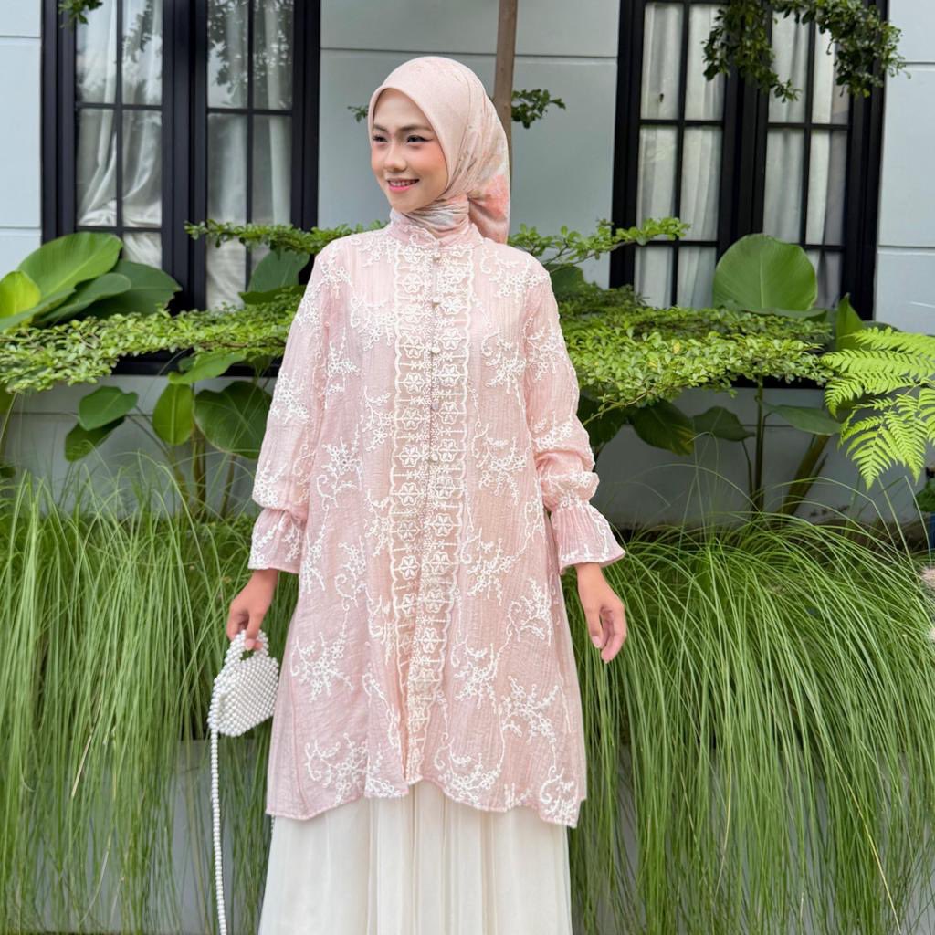 fieyyier's tweet photo. elegant tunic for any occassion ( esp raya ied ) 

— a thread https://t.co/juHhpNeRgz