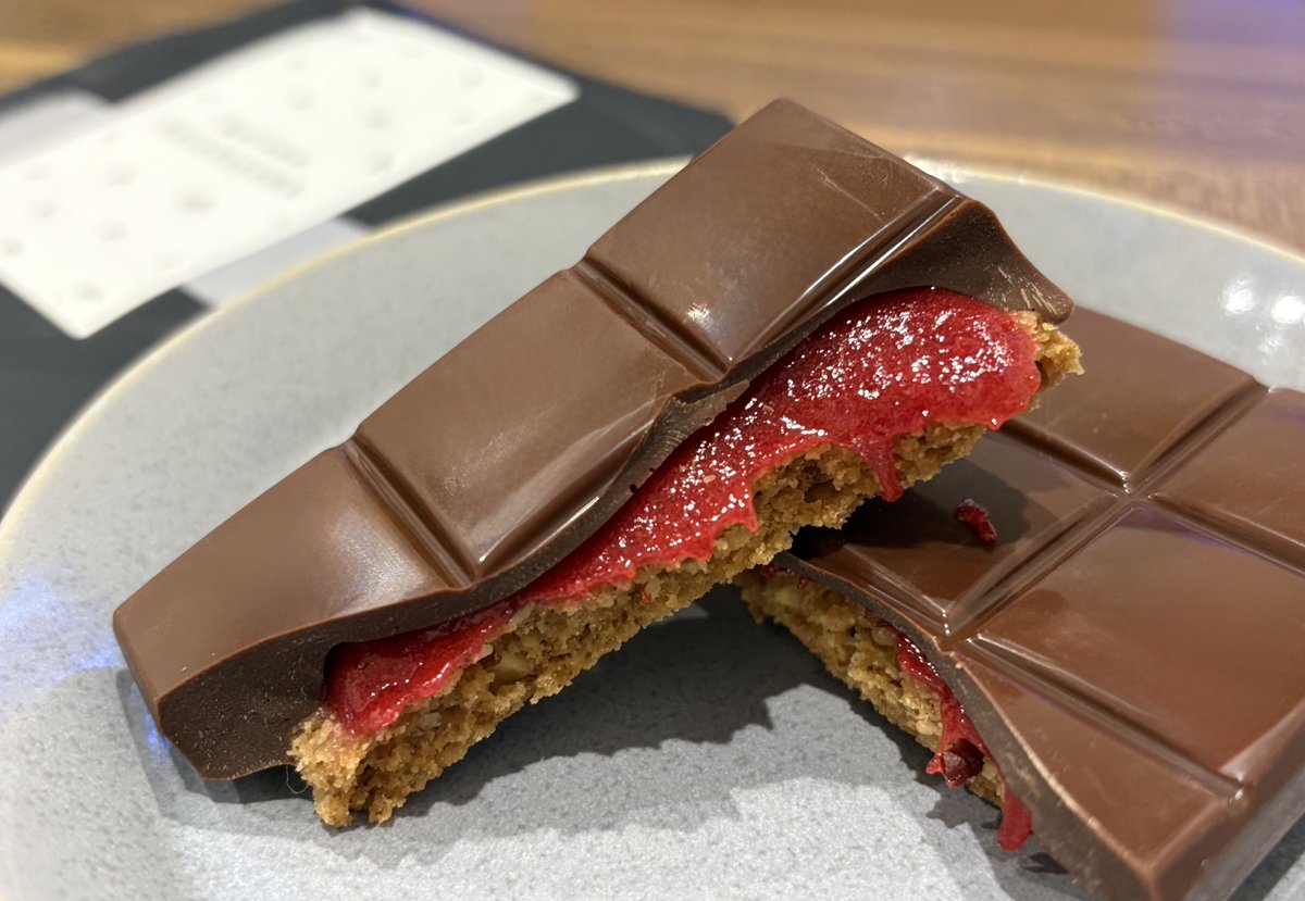 メゾンハタケヤマ タブレットビスケットフランボワーズ 1.5センチの