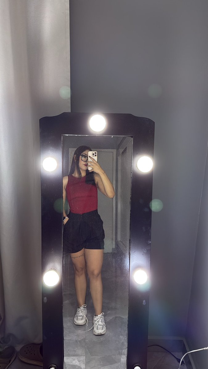 Ariamgonzaa's tweet photo. I'm back https://t.co/CnLjsu3kIT