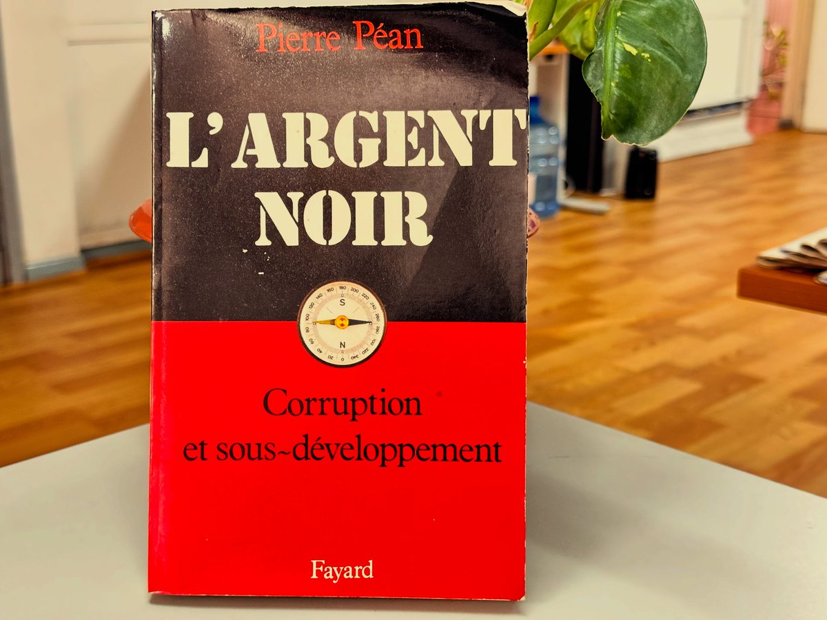 Erwin Blumenthal, banquier allemand à la tête de la Banque du Zaïre, constate, amer, à la fin de sa mission : 

«Tout contrôle se révèle en fait impossible sur les transactions financières de la Présidence - la dotation de la Présidence est elle-même égale à 12% du Budget. Dans