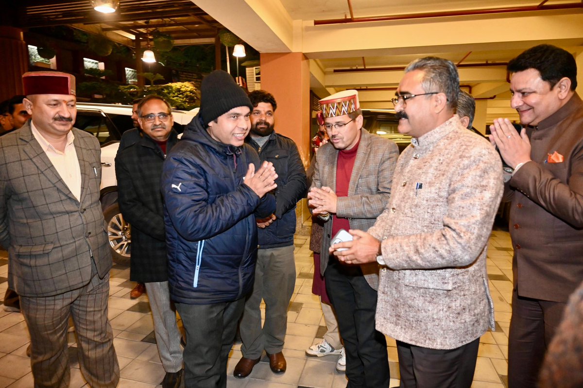 sudhirhp's tweet photo. शिमला पधारने पर माननीय प्रदेश प्रभारी श्री श्रीकांत शर्मा जी का हार्दिक स्वागत किया तथा विधायक दल की महत्वपूर्ण बैठक में सहभागिता की।

#BJPHimachalPradesh https://t.co/1CwAJs5N1M