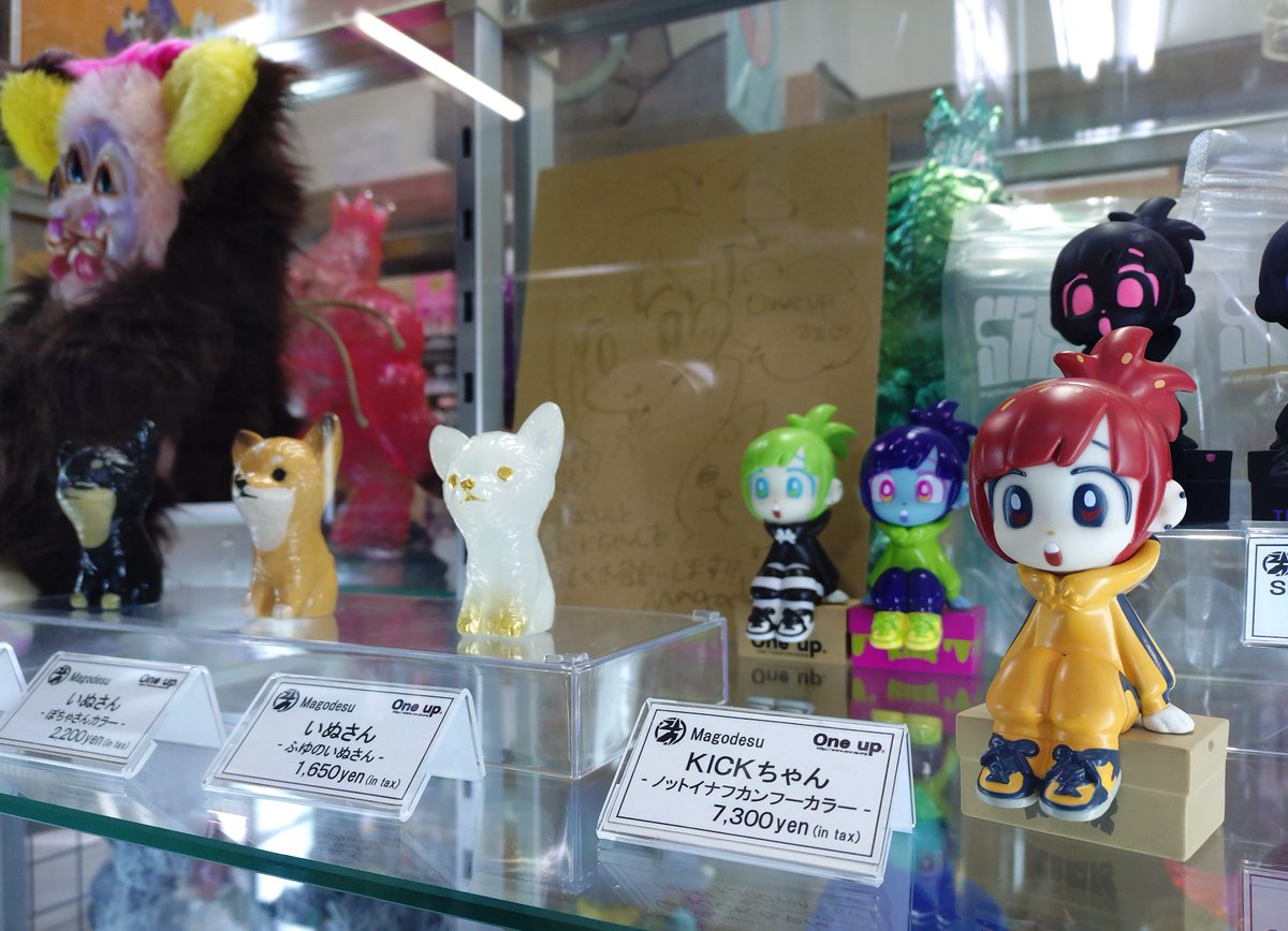 magodesu さんより KICKちゃん カンフーカラー（再販） ＋ まねきねこ