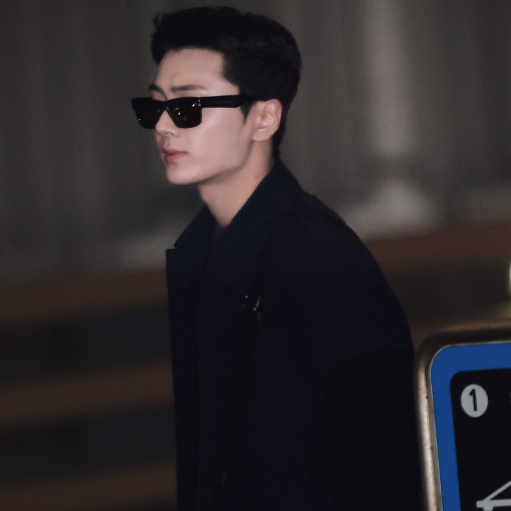 พี่เจย์กับแว่นดำ กันแดดได้ แต่กันแด๊ดไม่ได้ 😎