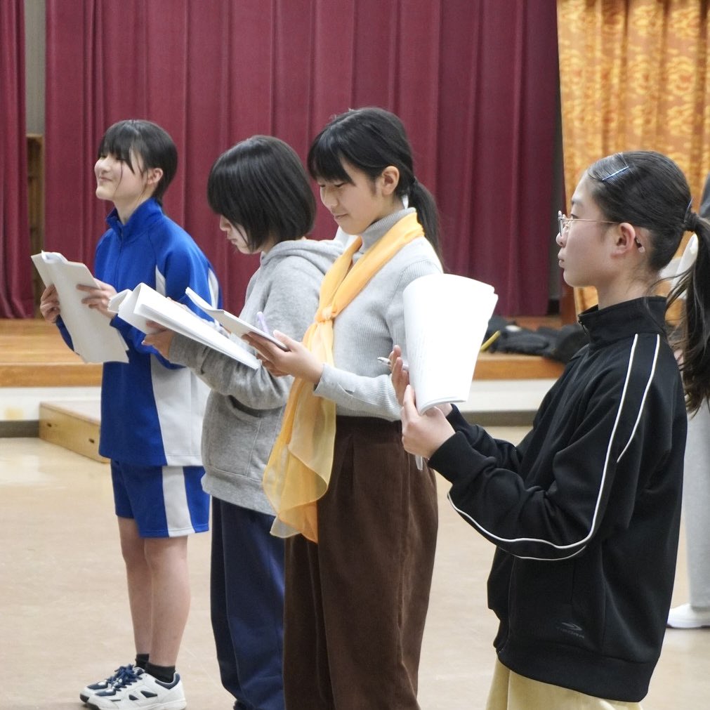 t_star_musical's tweet photo. 「星ミュの稽古ってどんな感じ？」
「演劇に興味があるので見学してみたい！」
というお問い合わせをいただくため…

📣近日公開📣
＼とある日の稽古の様子が動画になりました／

動画の中には、未公開の劇中歌が登場♪
配役もなんとなく分かってしまうかも…🫣
どうぞお見逃しなく！ https://t.co/XvIKrY0ZYR