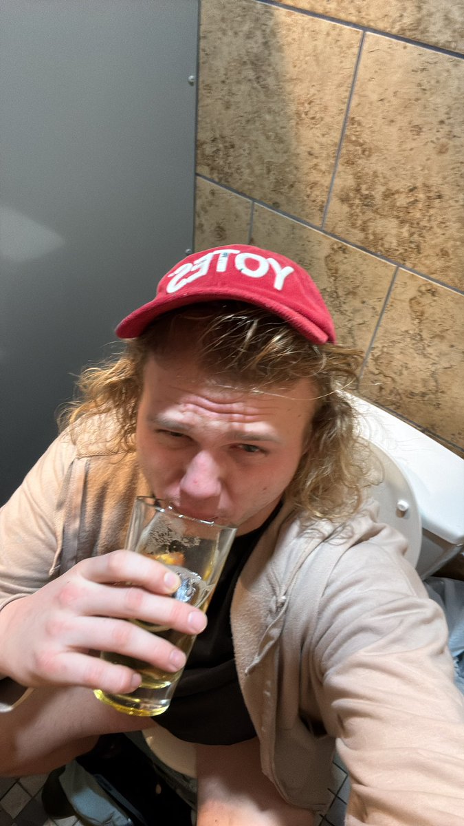 same bathroom 
same bar 
same beer 
I love carries