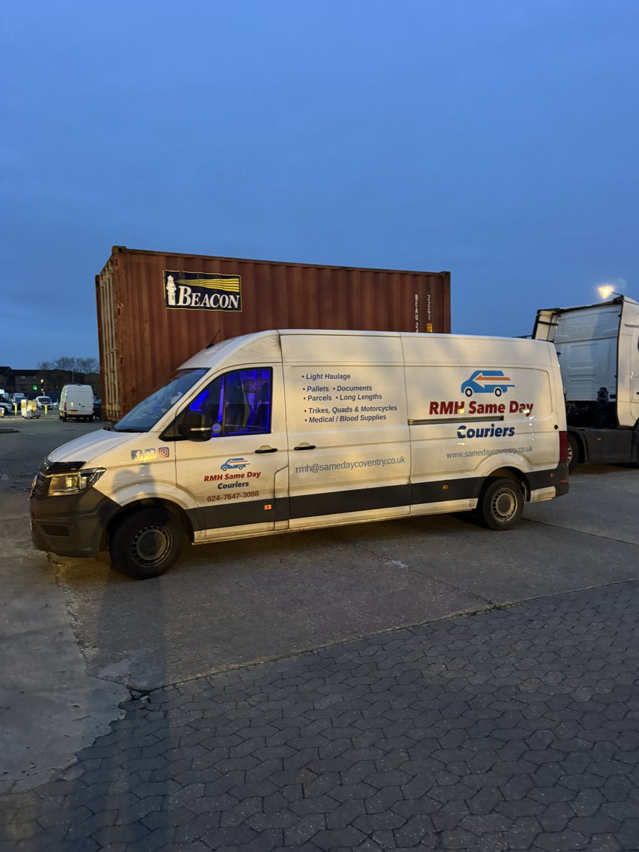 SameDayCoventry's tweet image. Hand balled my load off in #Mitcham, then was loaded with a small Euro #Pallet to return to #Birmingham, now it’s around the corner to South #Wimbledon for a collection. 🚚