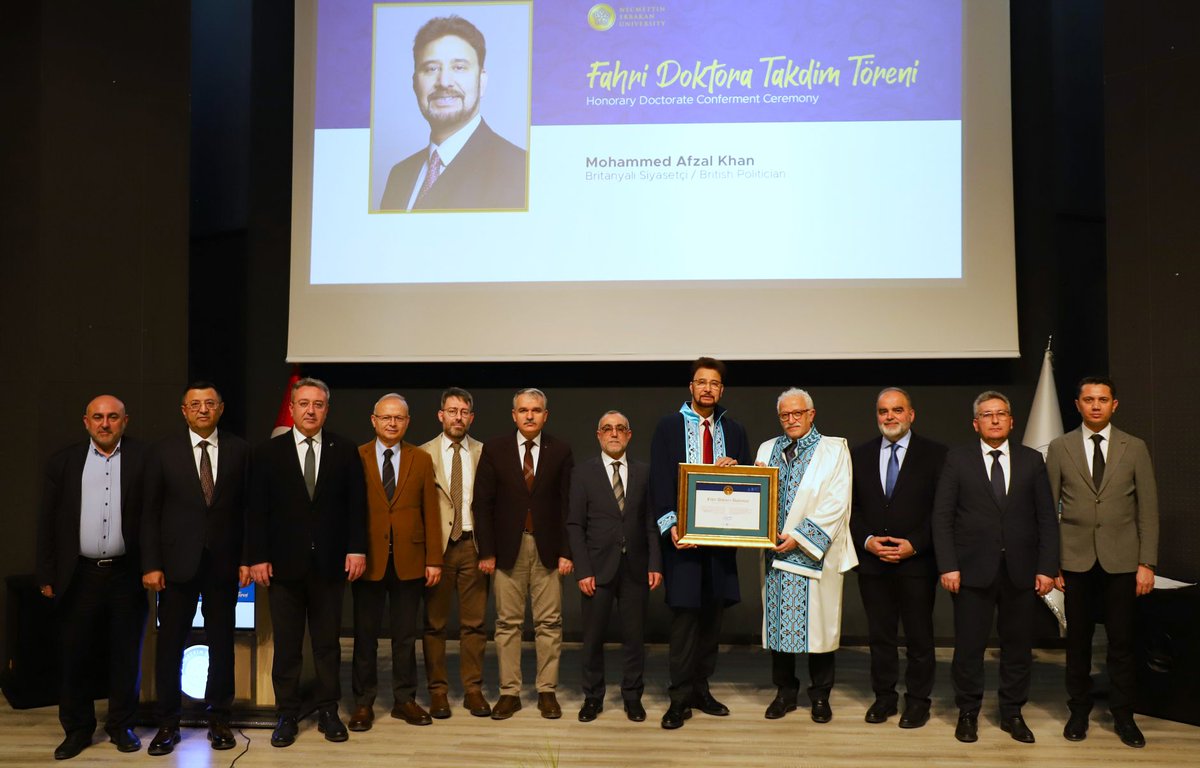 NEUniversitesi's tweet photo. Üniversitemizde Küresel Siyaset Masaya Yatırıldı: Afzal Khan’a Fahri Doktora Payesi Tevcih Edildi

➡️https://t.co/ccVAxB2wr1 https://t.co/nhk69Pj4ud