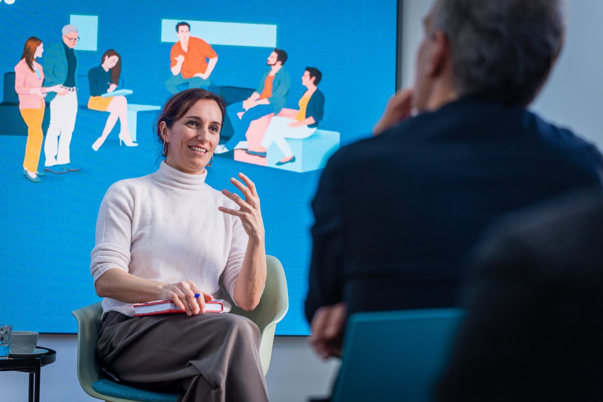 be_bartlet's tweet photo. La ministra de Sanidad, @Monica_Garcia_G, en la sede de beBartlet en Barcelona.

Una conversación con directivos de compañías nacionales e internacional sobre las líneas estratégicas del ministerio para 2026. https://t.co/jxRUZCup9N