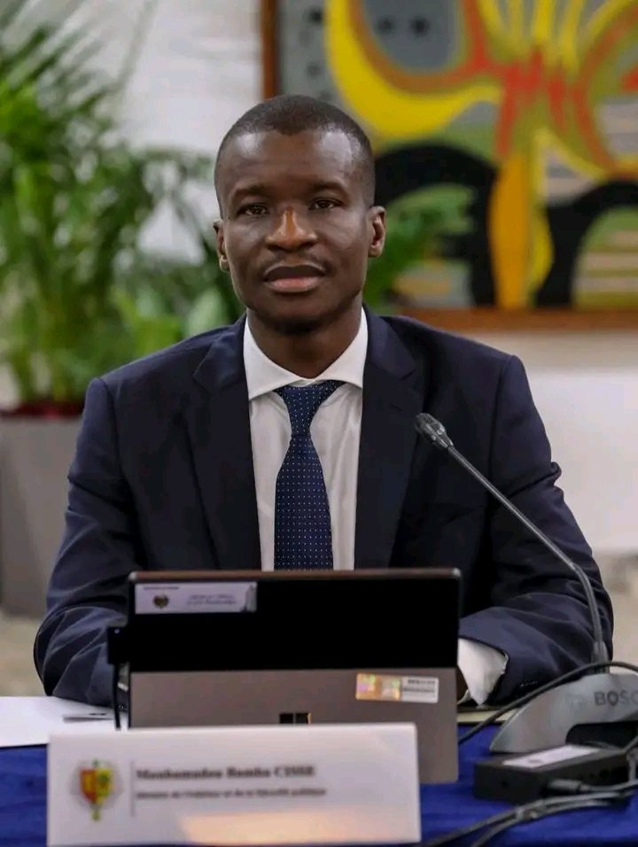 Me Bamba Cissé coupe des têtes :

🔶️ Le commissaire du Point-E et les trois chargés du commandement sur le terrain, relevés de leurs fonctions; la mesure vise aussi un adjudant et un lieutenant de police.

( Libération 🗞)