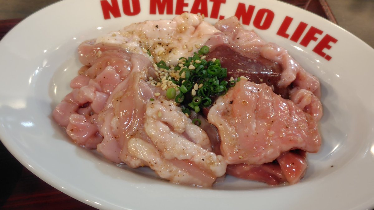 チンズリーナ先生に教えて貰った
仙台のホルモン屋のランチの
ホルモン定食を食べて来ました(๑'ڡ`๑)
1280円だったので量が少ないと思って牛油そばも注文したら
ホルモン定食自体の量が
予想以上に多くてビックリしたw
この価格で炭火の七輪が出てくるのすごい( '∀`)
続く 