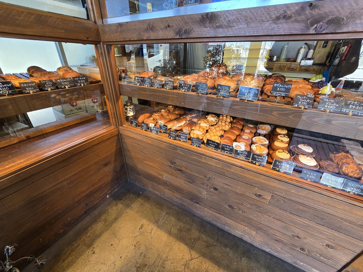 St_k_0624_'s tweet image. ベーカリー巡り🥨🥯
今日は車で移動だから読書も兼ねて📖
クラにかの上映イベントももうじきなので読み返すのも隙間時間でしてます✌️
#飯テロ #Bakery #パン屋 #ベーカリープラード
#クラスで2番目に可愛い女の子と友だちになった #クラにか #アニメ #小説