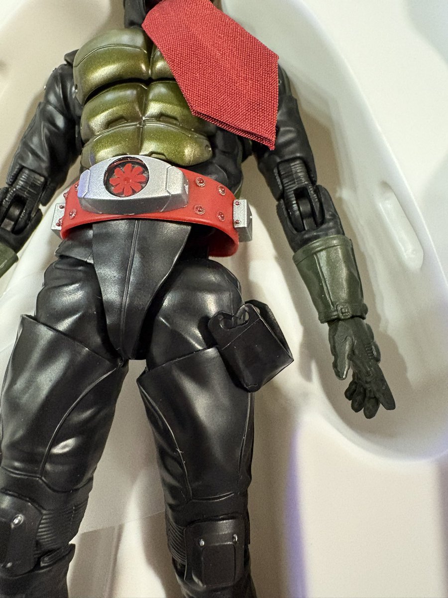 真骨彫NEXT2号届いたけど腰パーツ千切れてた…
しっかりしてよバンダイさん 