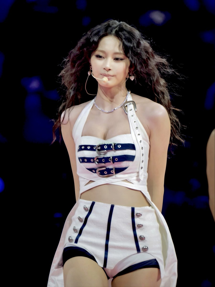 She's so radiant and dazzling! #TZUYU