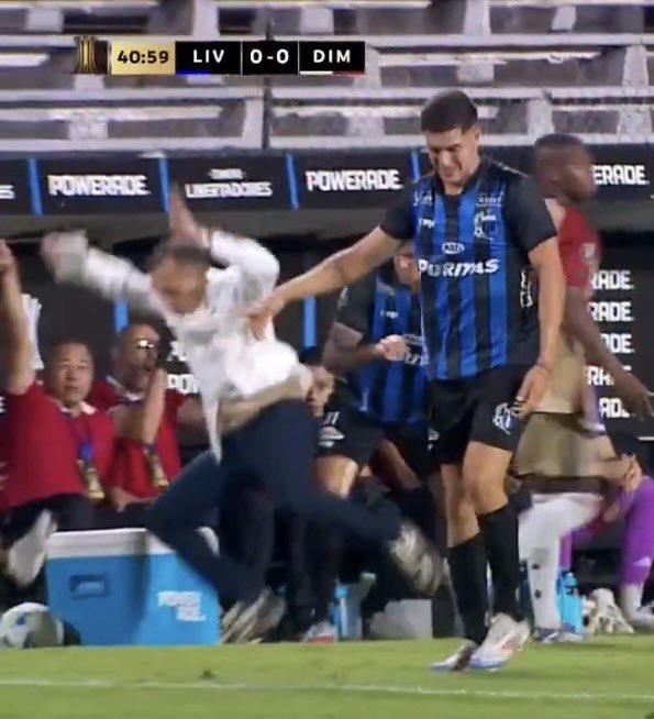 zerep_dalb's tweet photo. la vida me trata como si fuera Restrepo en la Libertadores https://t.co/W9suMaRUjH