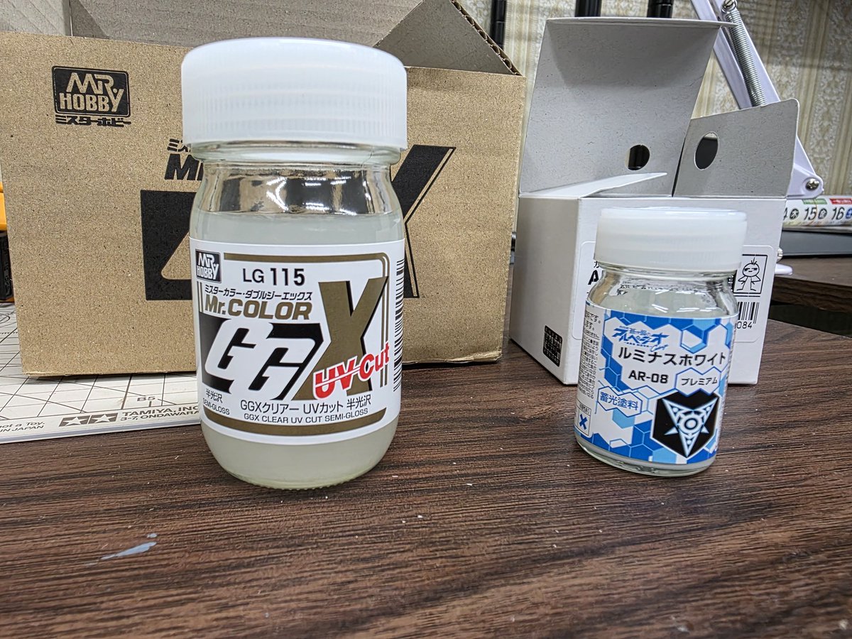 塗装ベース用に クレオスさんGGXクリアー半光沢 ガイアノーツさんの