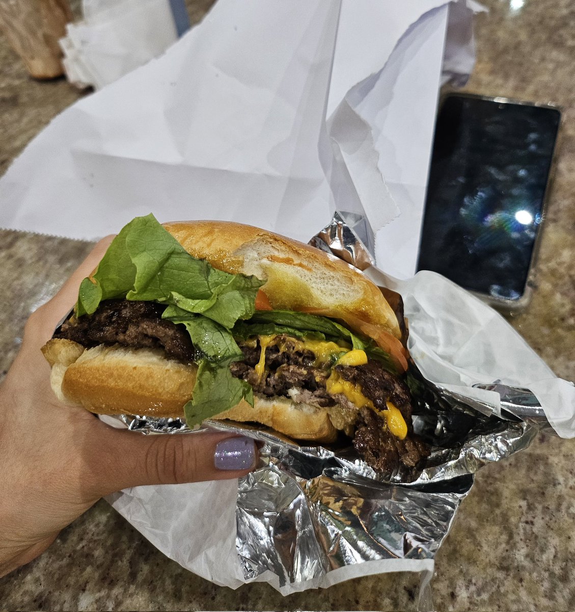 sulli343's tweet image. OVERPRICED BURGER AT THE AIRPORT