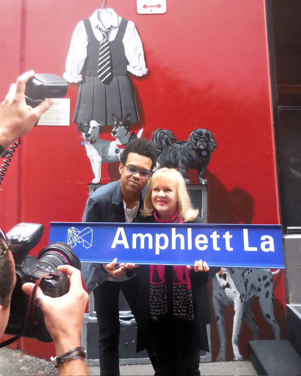 LittlePattieAu's tweet photo. On this day in 2015, the opening of Amphlett Lane in honour of Chrissy Amphlett ❤️
#chrissyamphlett #amphlettlane #melbourne #patriciaamphlett #littlepattie #charleydrayton https://t.co/XPrLzZYiz6