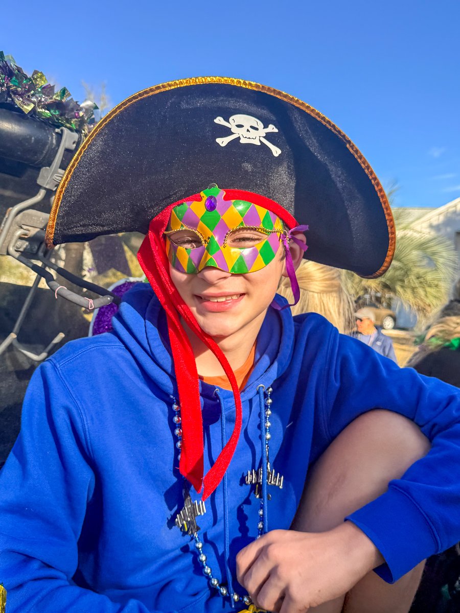 Beads were tossed around..
A few cheeseburgers were thrown.
The ball was amazing.
That’s a wrap on Mardi Gras 2026. 💜💛💚
#FatTuesday #MardiGras #PiratesCove