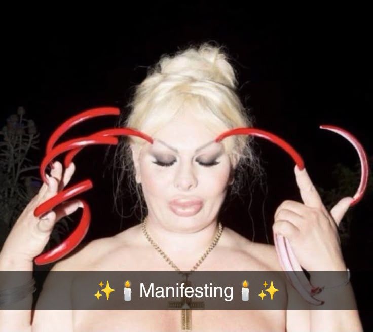 Preciso que o twice faça feat com 9 Leo Santana ou com a Ivete e venham participar do show da virada e do Carnaval do ano que vem