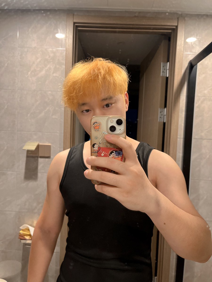 watermelonXD4's tweet photo. 变身黄毛精神小伙😁 https://t.co/cg57bInjEM