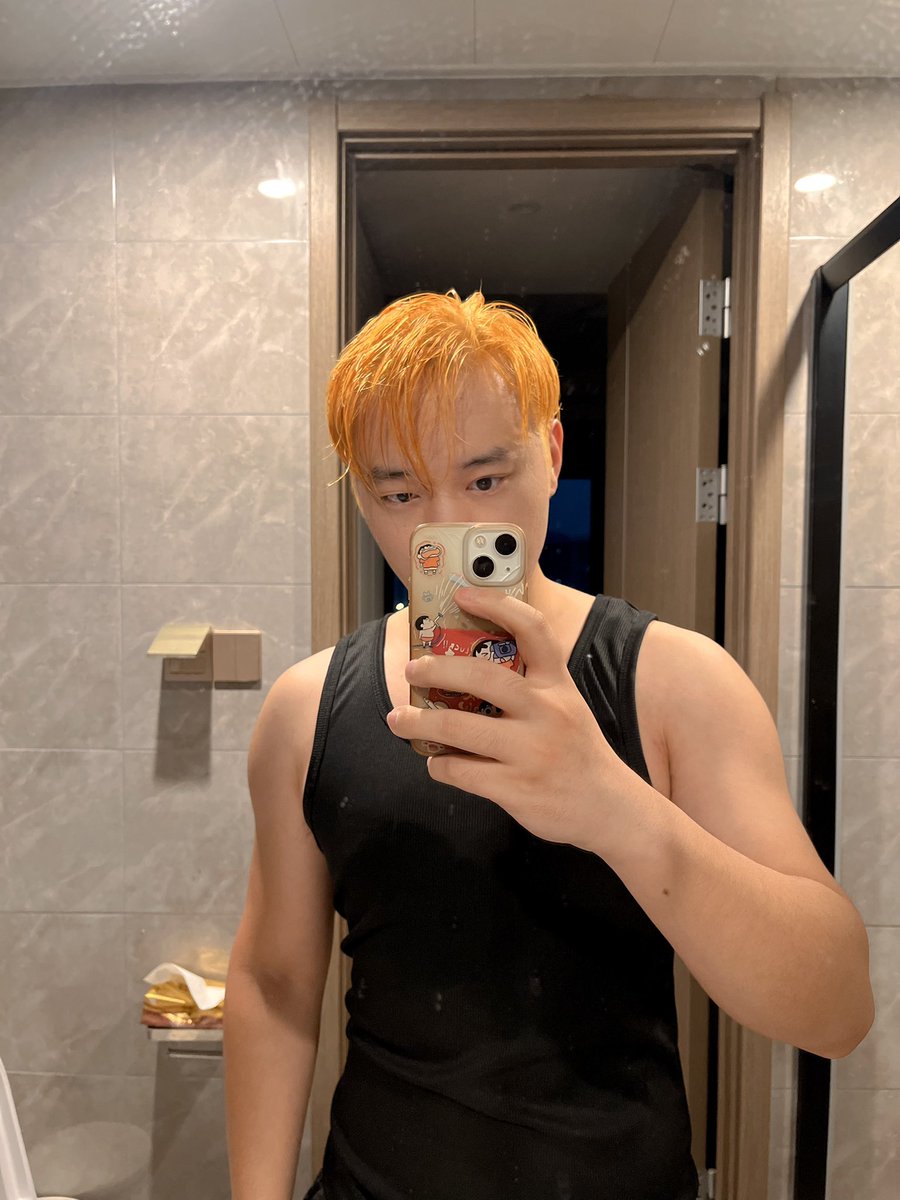 watermelonXD4's tweet photo. 变身黄毛精神小伙😁 https://t.co/cg57bInjEM