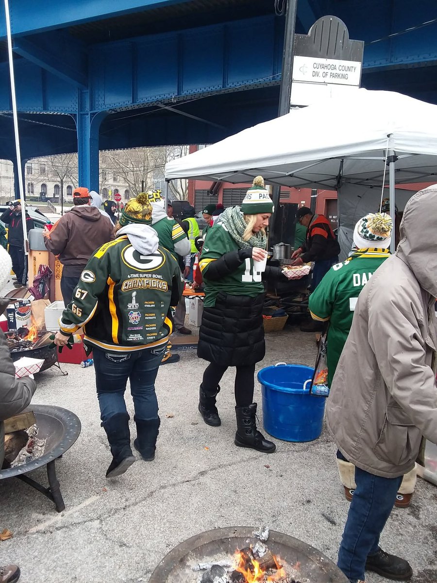 Top Dawg Tailgate tweet media