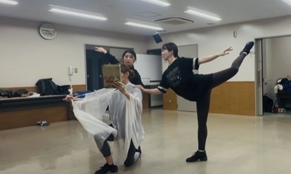 ２月公演まであと５日🔥
昨日のリハーサルでは１部のウィキッドを初めて通してみました！
まだまだたくさん研究してみなさまに楽しんでいただけるよう頑張りたいと思います✨
２部のショーケースもみどころたっぷりですよー❣️❣️
2/23.24の二日間🔥🔥
ご予約まだの方はぜひ！！
お待ちしております💚💚