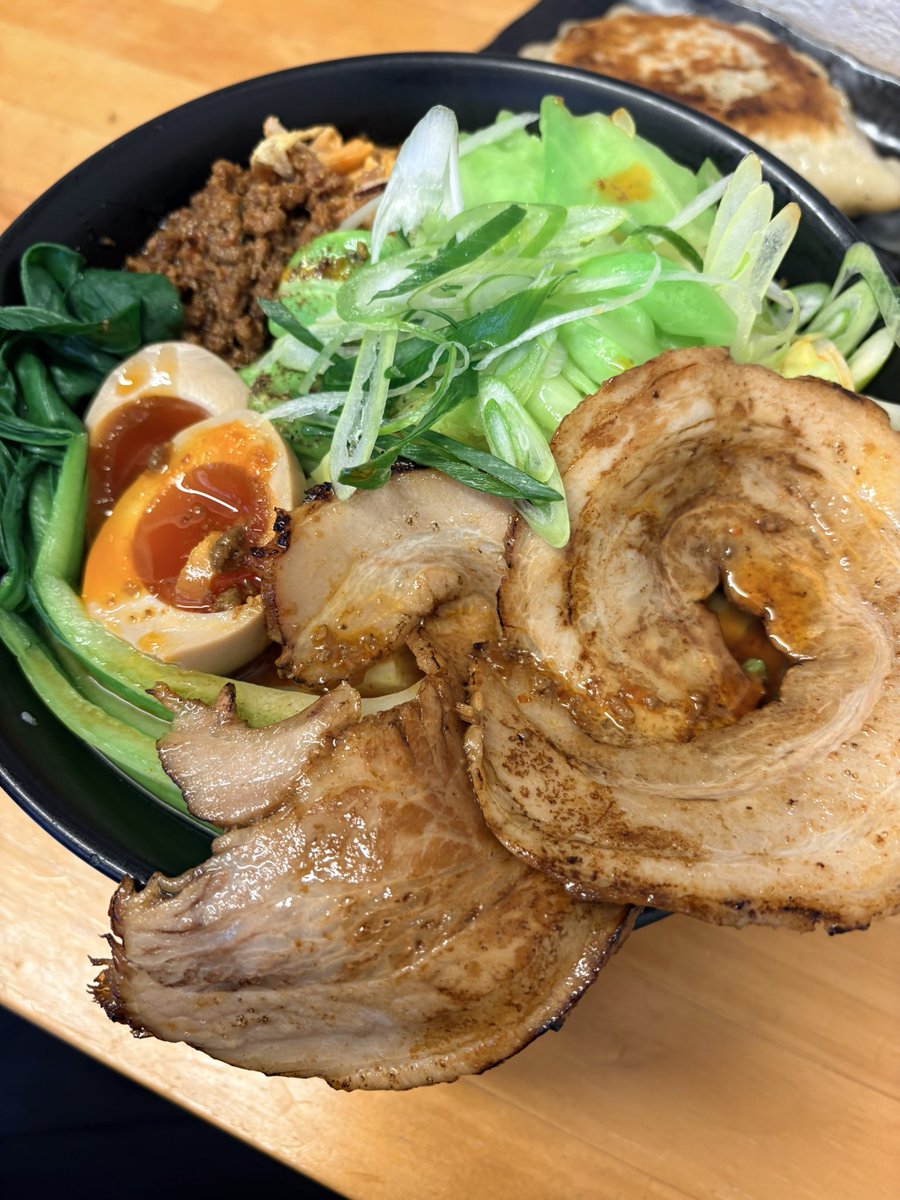 GYUTON @聖蹟桜ヶ丘

限定 麻辣坦々麺🍜
課金🫱 🥚🥩🥬半替玉🈂️🥟🥩

今話題💥のGYUTONさんへ𝕃𝕖𝕥'𝕤 𝕘𝕠🔰
🐮ﾓｰ🐷ﾄﾝでもない超濃厚スープ🐴杉❣️
肉味噌に🐮🐷🥣相性ﾊﾞﾂｸﾞﾝ👍🏼
ｷｬﾍﾞﾂ🥬必須ﾀﾞﾖ~🐴ぁあーい😋
ayyaさん同麺ｱﾘｶﾞﾄｫ~✨
嫁さん初めましてｶﾗﾉ4️⃣6️⃣4️⃣9️⃣ﾈ😊