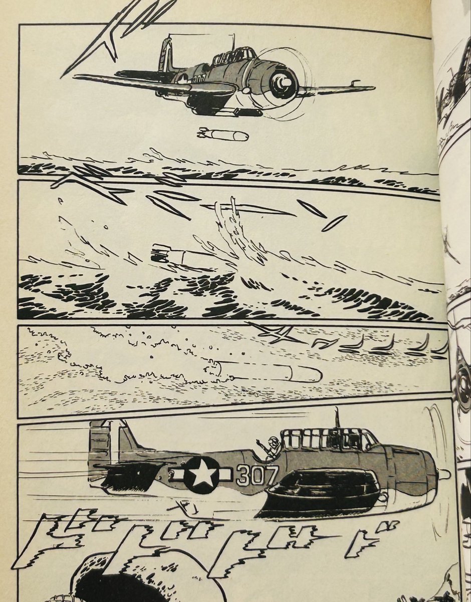 「主人公側が漫画のコマの右から左に向かって行動する。敵側はその逆」なる古来よりある演出の決まり事は必ずしもでは無いが。位置関係が変わりやすい戦闘機漫画にも活用されてたりもする。>RT 