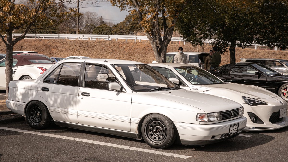 takeruGT86's tweet photo. #車売ります 
NISSAN SUNNY EX saloon
5MT 84000キロ台
ホイール13inc 7J+25
てっちん(段リム)
タイヤ 155/65
YOKOHAMA ブルースアース
車高調　XYZ フルタップ式
減衰調整付き

65くらいで考えてます！
よかったらDMください🙂‍↕️ https://t.co/k3CLBQrq12