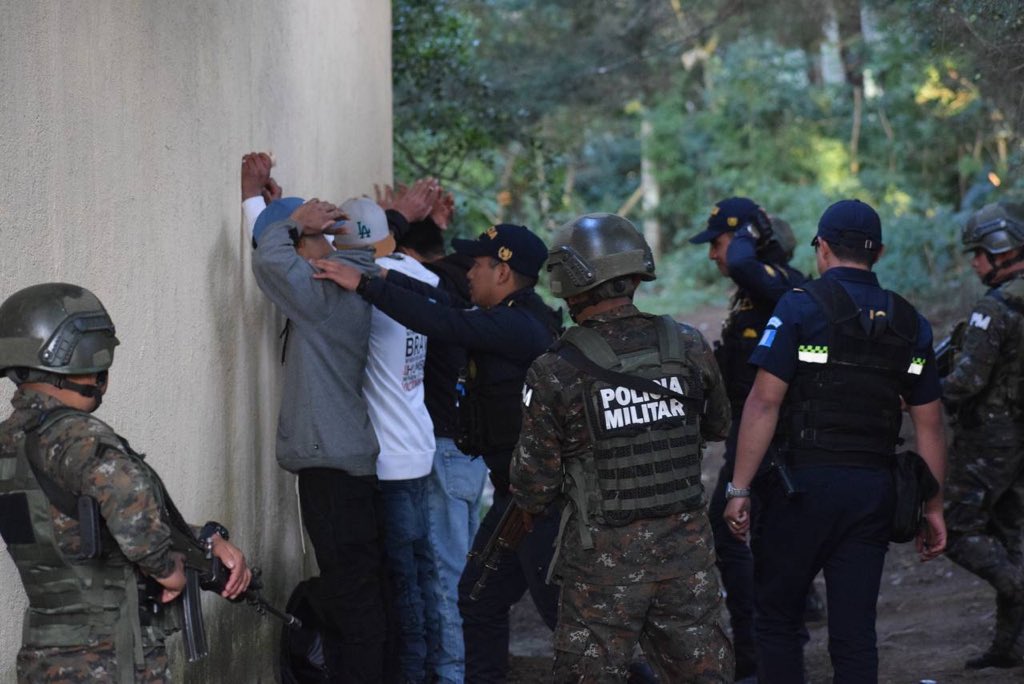 🚓🟢 Realizamos patrullajes combinados junto a la Policía Nacional Civil, el Ejército de Guatemala, nuestra PMT y PM, fortaleciendo la seguridad ciudadana en distintos sectores del municipio.

📞 PNC: 110 | 📞 MP 1574/1572
☎️ Call Center Central: 2411-8444