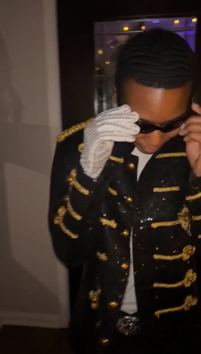 PrettystudT's tweet image. 🔥 WHOS BAD 🕺 🔥  #michaeljackson #dance #viral #shorts #viralshorts #vira... youtube.com/shorts/V0v24CA… via @YouTube