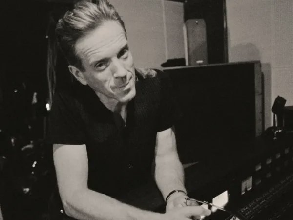 FanFunDamian's tweet photo. Since Damian Lewis released Mission Creep, the clues to album two have been everywhere β new songs, Ireland, studio time. Here's the full story πhttps://t.co/scOwUPdhon #DamianLewis #MissionCreep #DamianLewisMusic #AlbumTwo https://t.co/iCBrhkgDtv