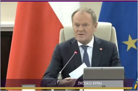 Zdrajca Państwa i Narodu Polskiego, sabotażysta, dywersant ze "smoleńskiem" w tle, podaje się za "polskiego premiera".
Umysłowość, etyka i ideowość osiedlowego żula zdolnego do każdego przestępstwa.
Polacy pozwalają mu odreagować trudne dzieciństwo
Czas płynie szybko....