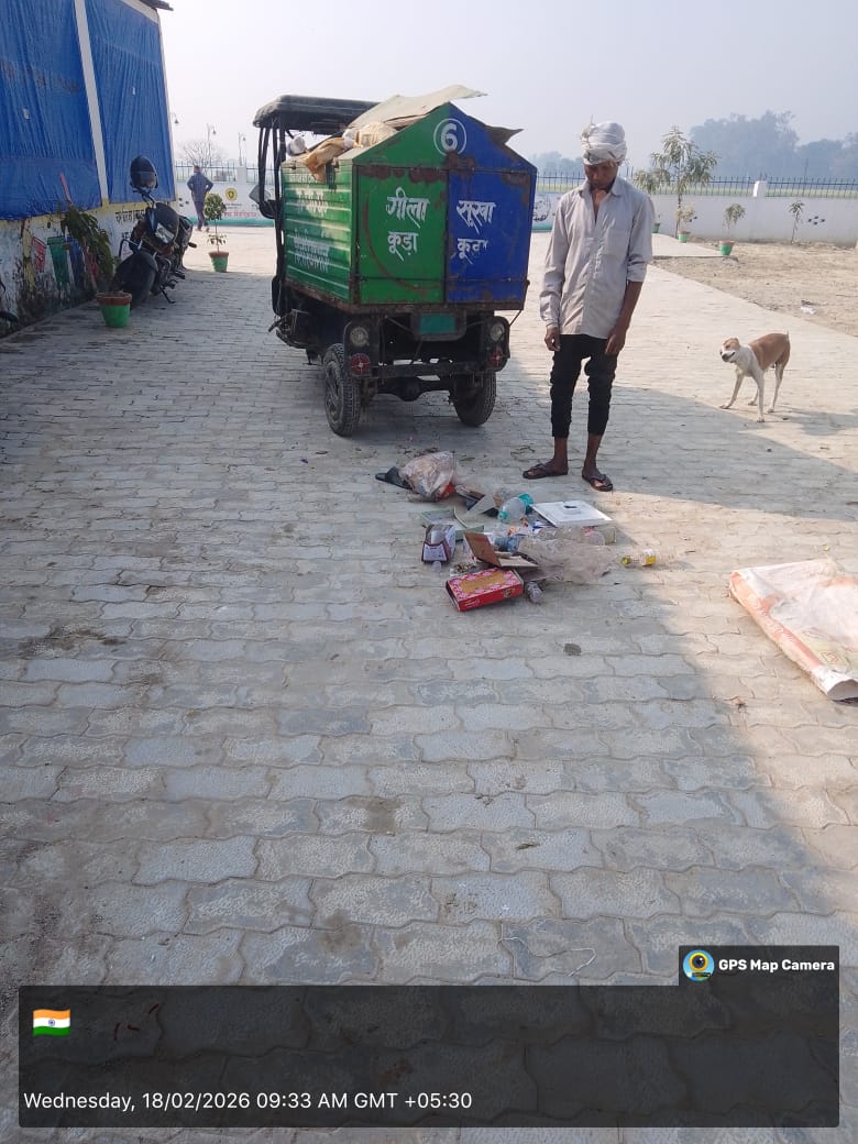 npbilaria's tweet photo. नगर पालिका परिषद् बिलरियागंज जनपद आजमगढ़ मेें डोर टू डोर कूड़ा कलेक्शन करके एम आर एफ सेण्टर पर ले जा कर देते हुए। https://t.co/LJibEarh9f