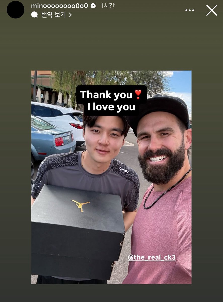 잠시만요,
이건안이지예
켈리와 민호가 만낫으면 트친들이
삐삐쳐주셧어야죠
아진짜이건안이지예 아잠시만요
눈물이나올것같어………