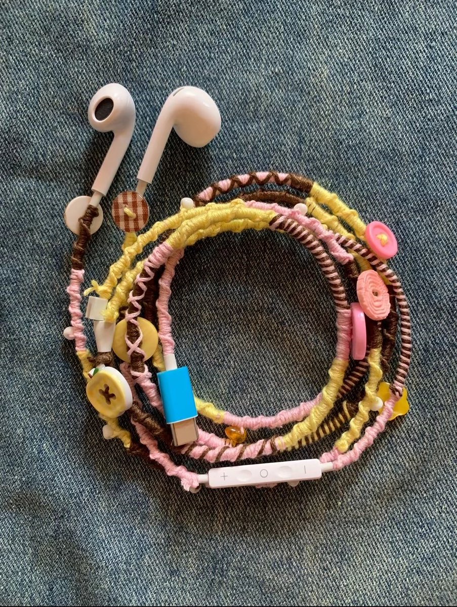 byraa___'s tweet image. Obsessed with these cute wrapped earphones