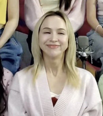 cherylxbloom's tweet image. ยิ้มแป้นเลยนิ่ 👧🏼🥰

4EVE GLM PRESS TOUR
#4EVEGirlsLikeMe
#SMOOTHTALK #SMOOTHFM1055 
#Hannah4EVE