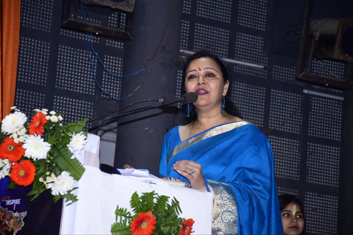 LIBLiterary's tweet image. A crucial unifying force connecting the audience, performers, and schedule, transforming a collection of activities into a seamless, engaging experience

#RJSurbhi 
#Anchor #LIBLiteratureFestival2026 
@vikasvaibhavips 

youtu.be/LwqOV_KJ-C0?si…