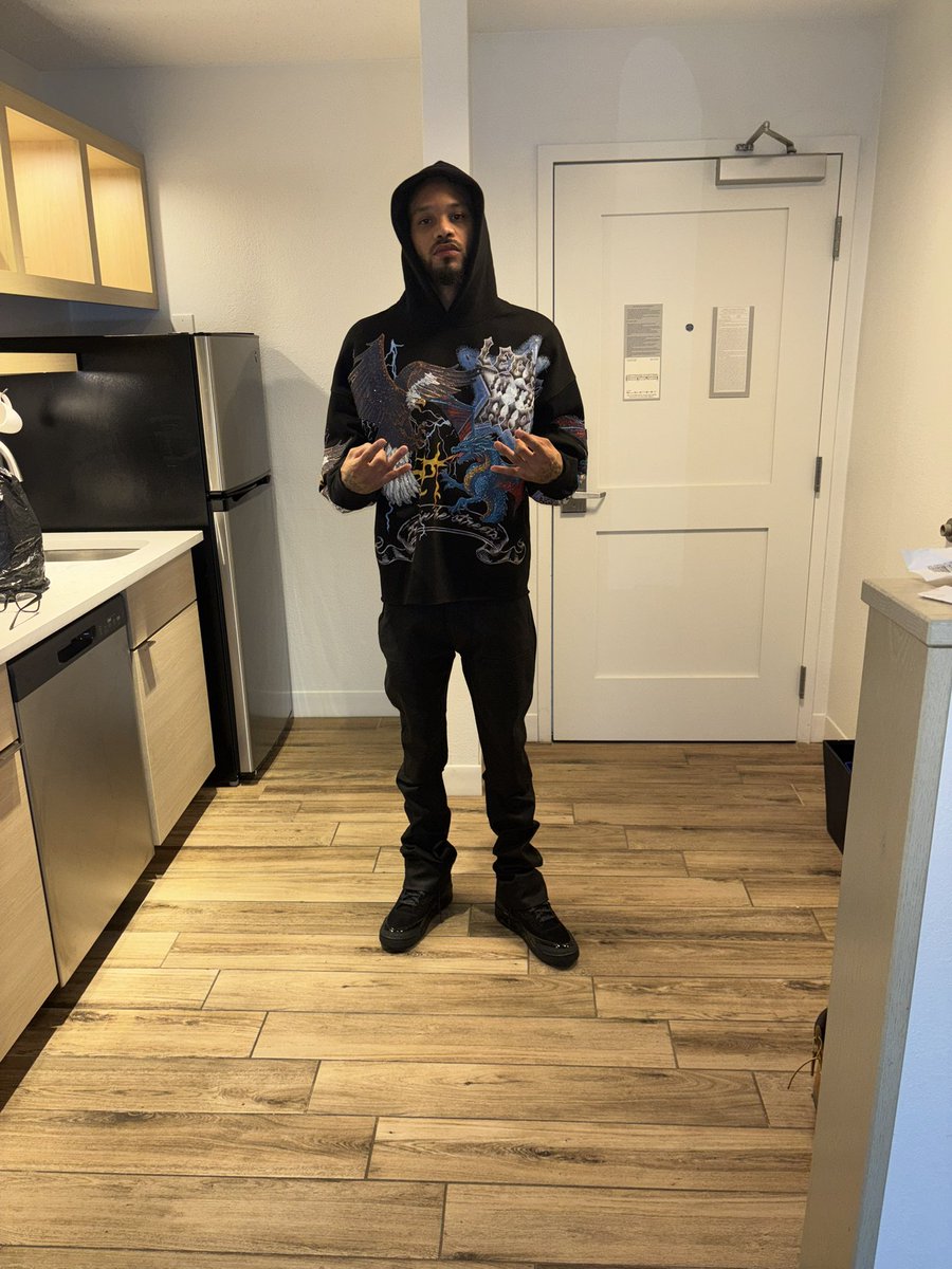 Unccle Whitez tweet media