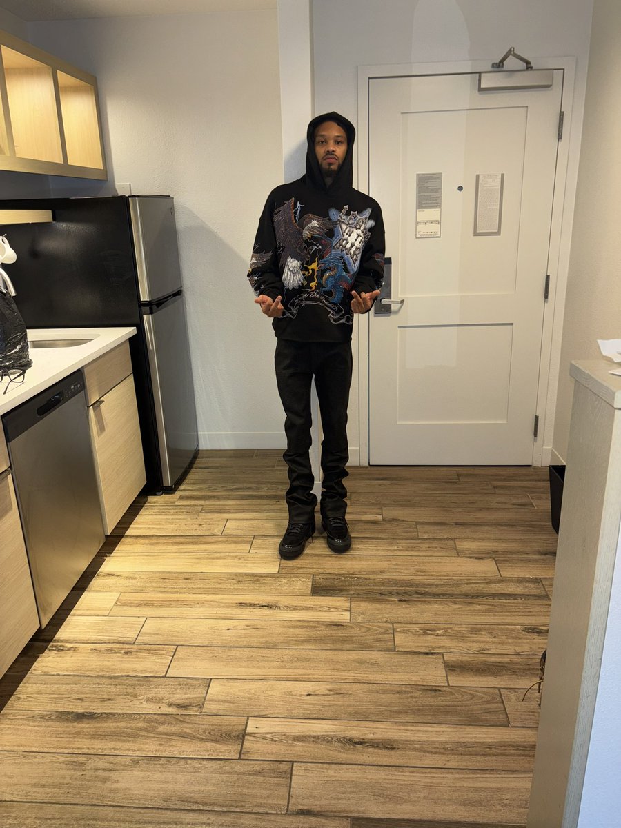 Unccle Whitez tweet media