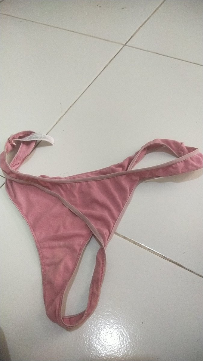 umbel_garing's tweet photo. Gegara ditelp suami,panik takut ketahuan sampe pulang ga pake CD ketinggalan..ada" aja..hahaha
#cdbinor #bikinsange #pecintabinorsolo https://t.co/nuB9jgRbws